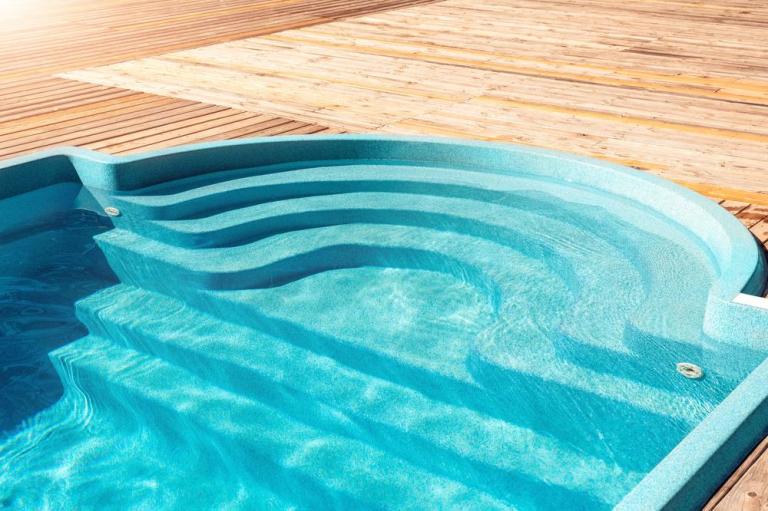 Quels avantages offre un spa à débordement à Cesson-Sévigné ?